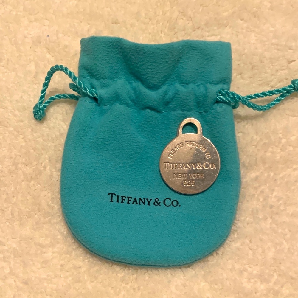 TIFFANY & CO. Circle Pendant